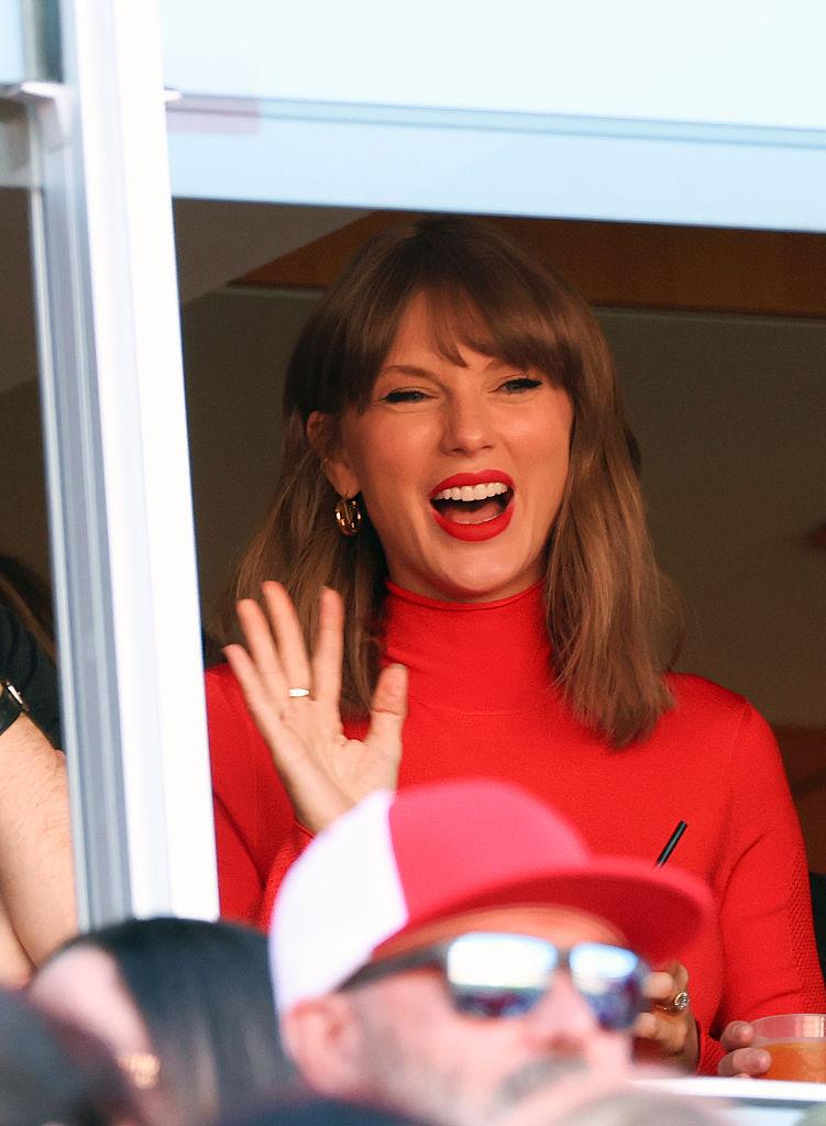 Taylor Swift Stuns at Academy Museum